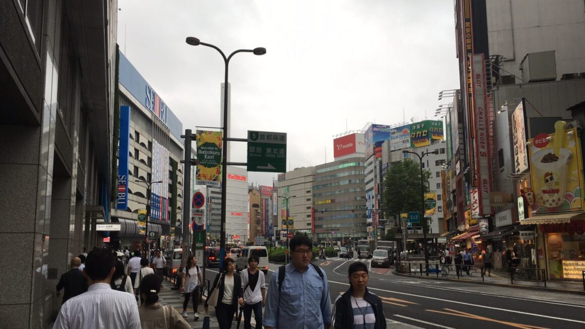 池袋 vs 秋葉原